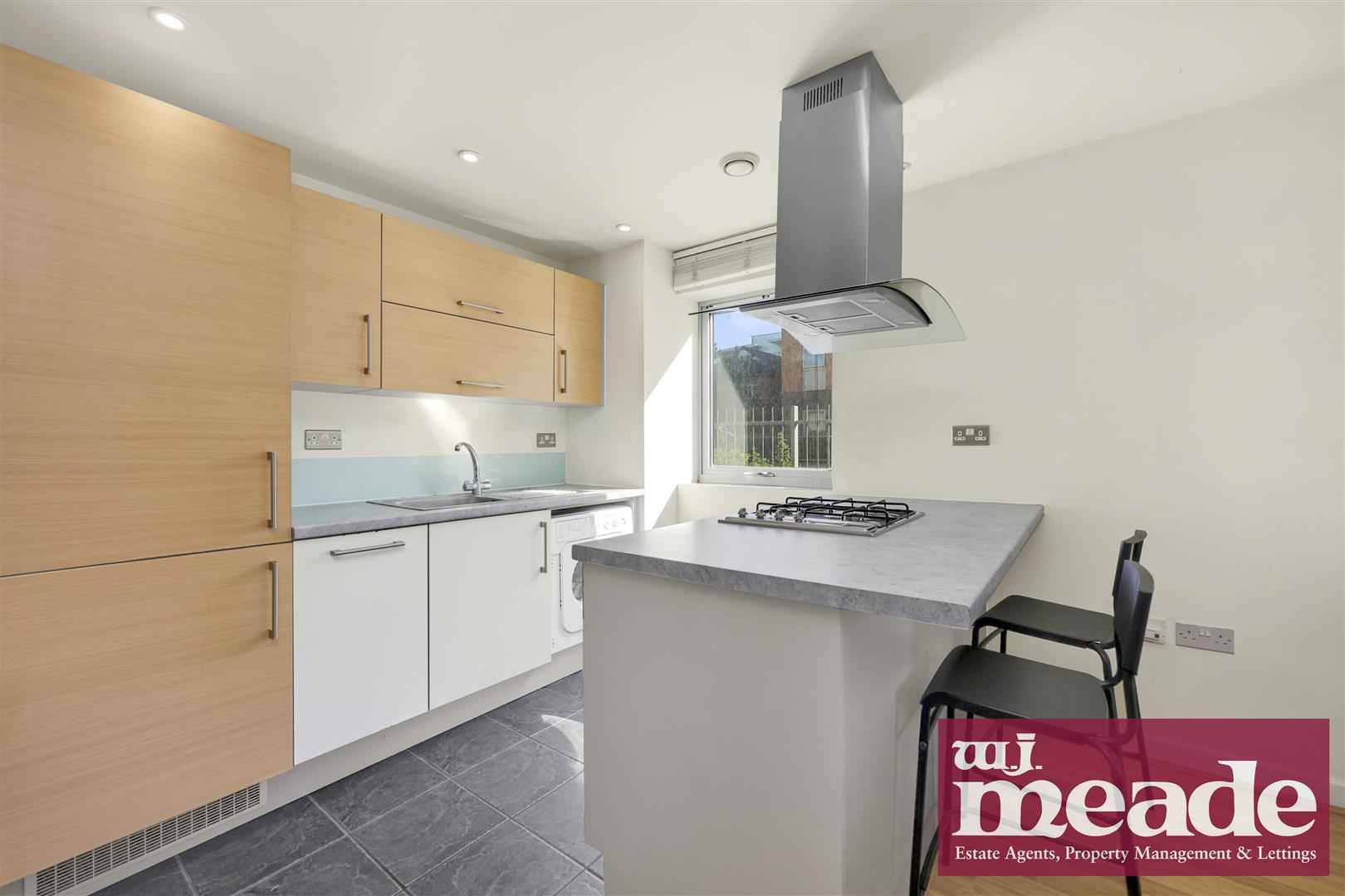 1 bed property in Clematis Apartments, Mile End